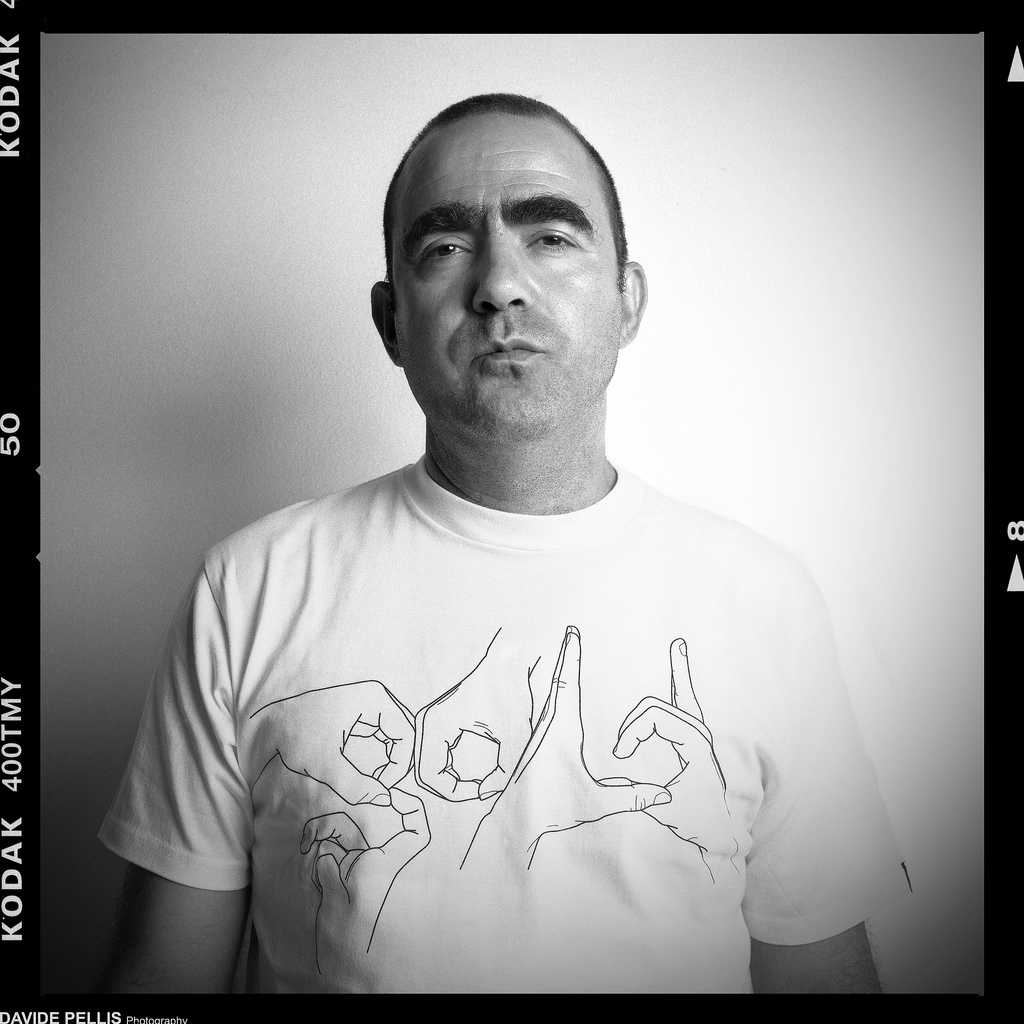 Ma cosa diavolo c'entrano Elio e le Storie Tese con Gold? GOLD Gold