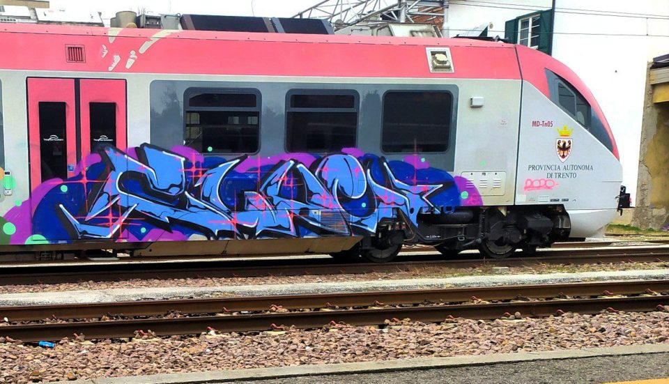 Clue-Spray_Wars-graffiti-09-goldworld