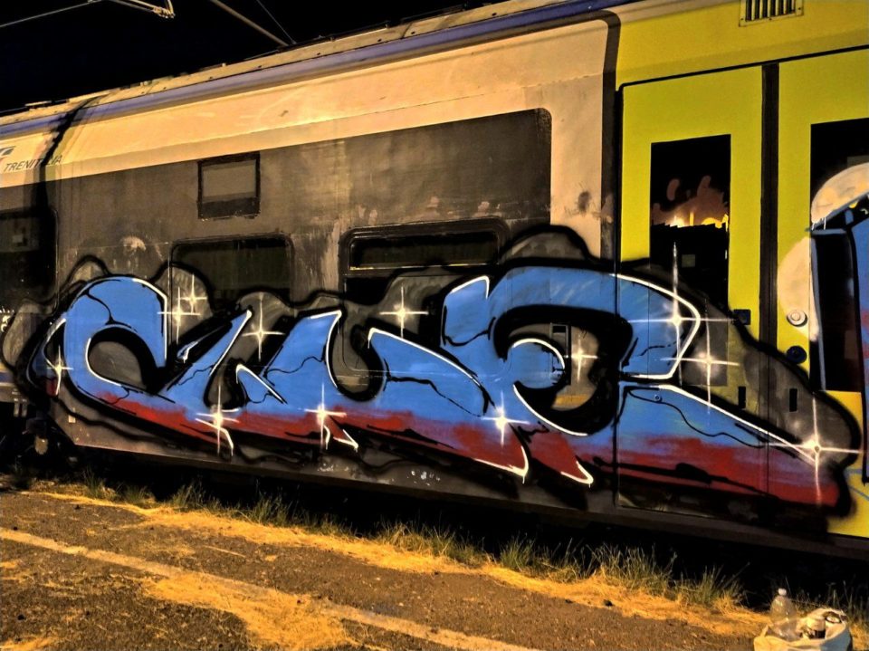 Clue-Spray_Wars-graffiti-11-goldworld