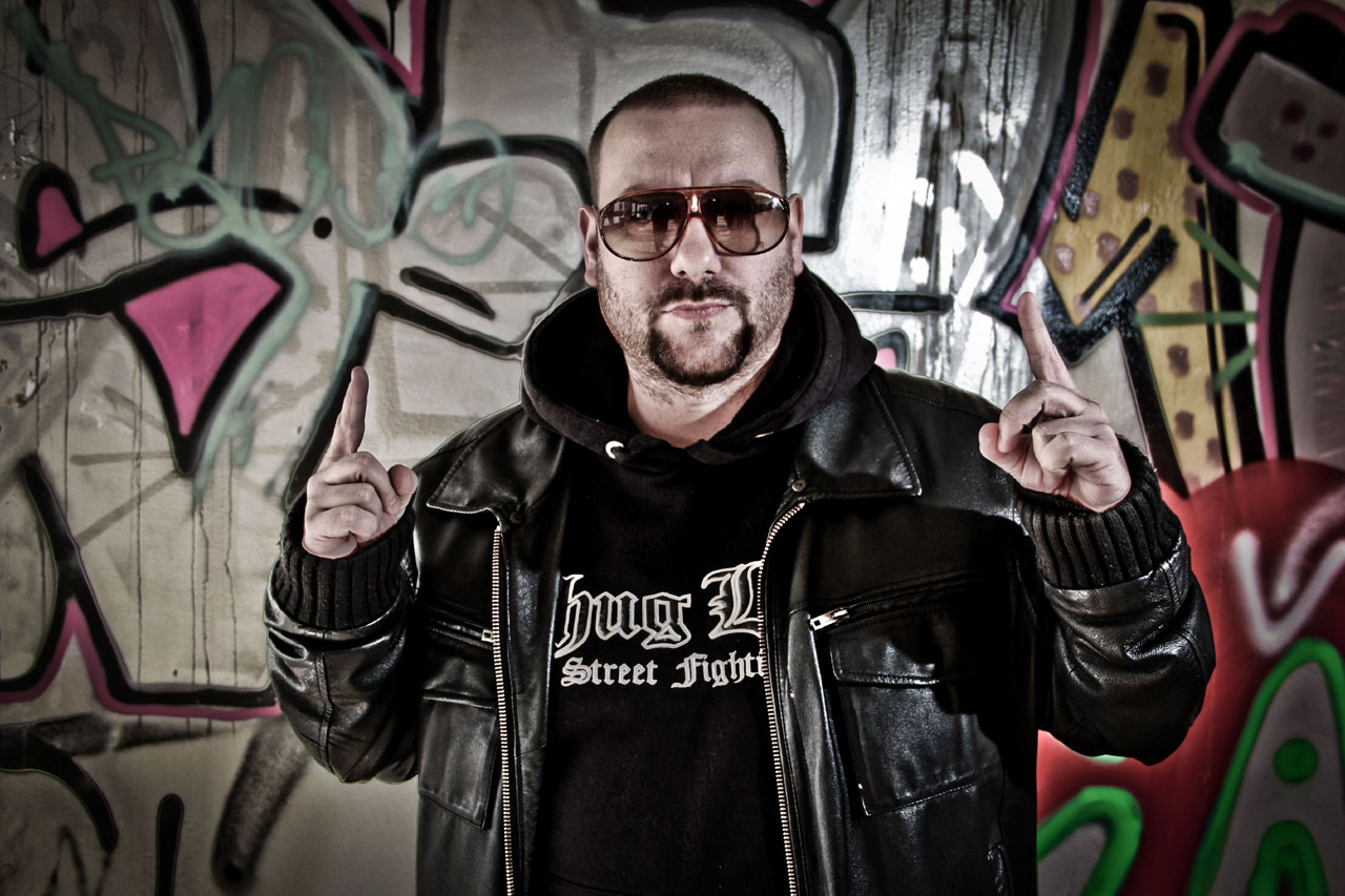 Chase the sun. Итальянский рэпер. Maxi песня. Midi maxi efti сейчас. Maxi песня.