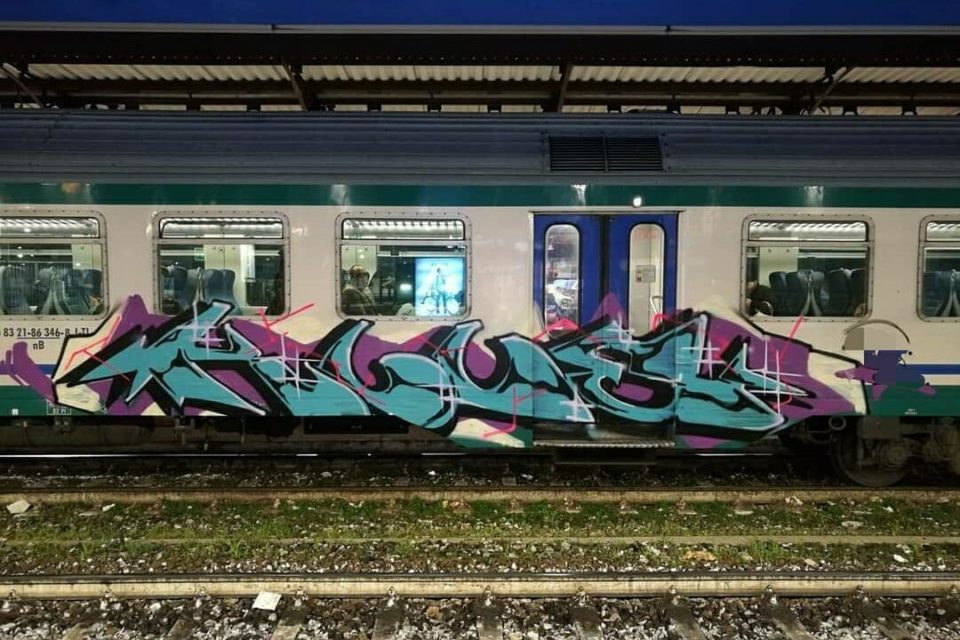 Clue-Spray_Wars-graffiti-17-goldworld